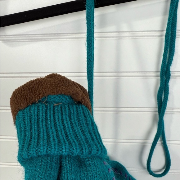 Women’s knit turquoise floral mittens. - Picture 4 of 7